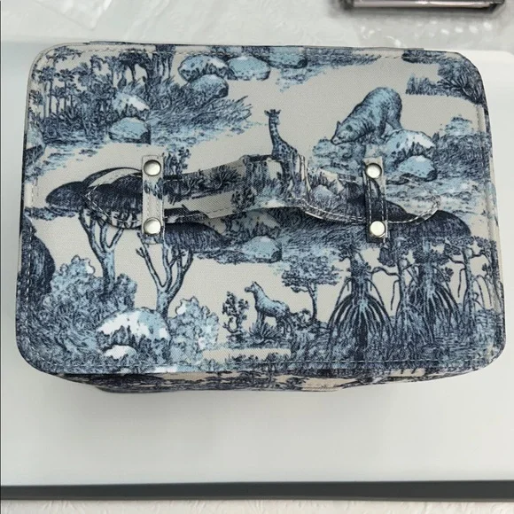 Christian Dior Beauty Around The World Mirrored Vanity Makeup Train Case NEW - Picture 6 of 11